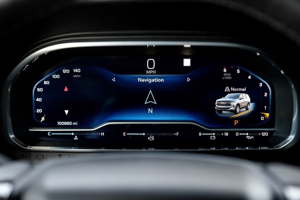 Used 2022 Chevrolet Suburban LT w/ Luxury Package image 15