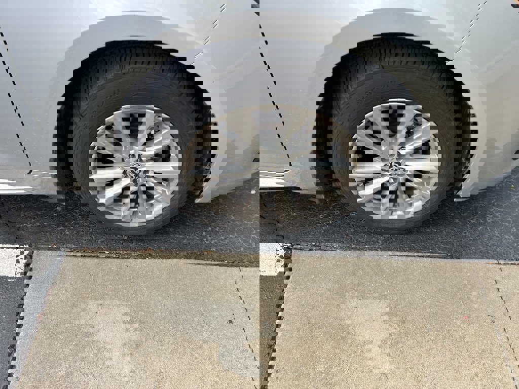 Used 2024 Toyota Corolla SE image 2