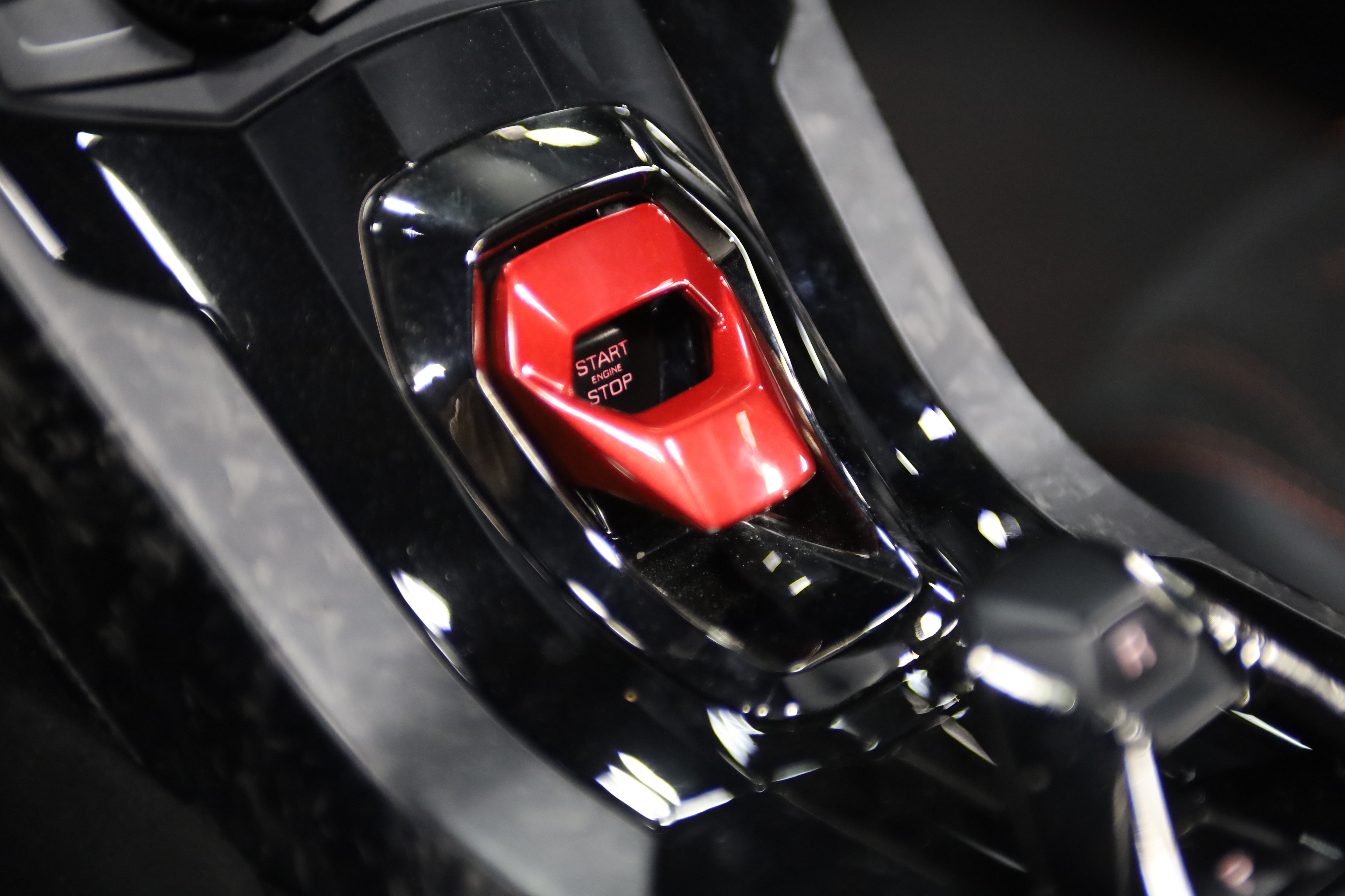 Used 2019 Lamborghini Huracan Performante AWD/4WD image 27
