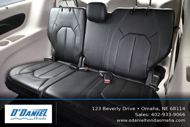 Used 2022 Chrysler Pacifica Touring-L FWD image 36