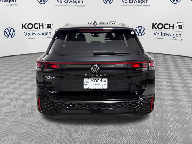 Used 2025 Volkswagen Tiguan SEL R-Line AWD/4WD image 7