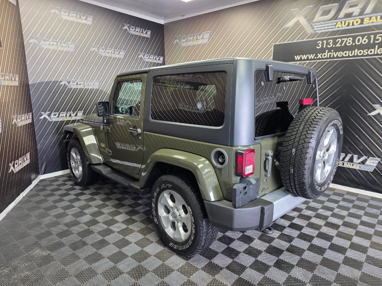 Used 2015 Jeep Wrangler Sahara w/ Connectivity Group AWD/4WD image 9