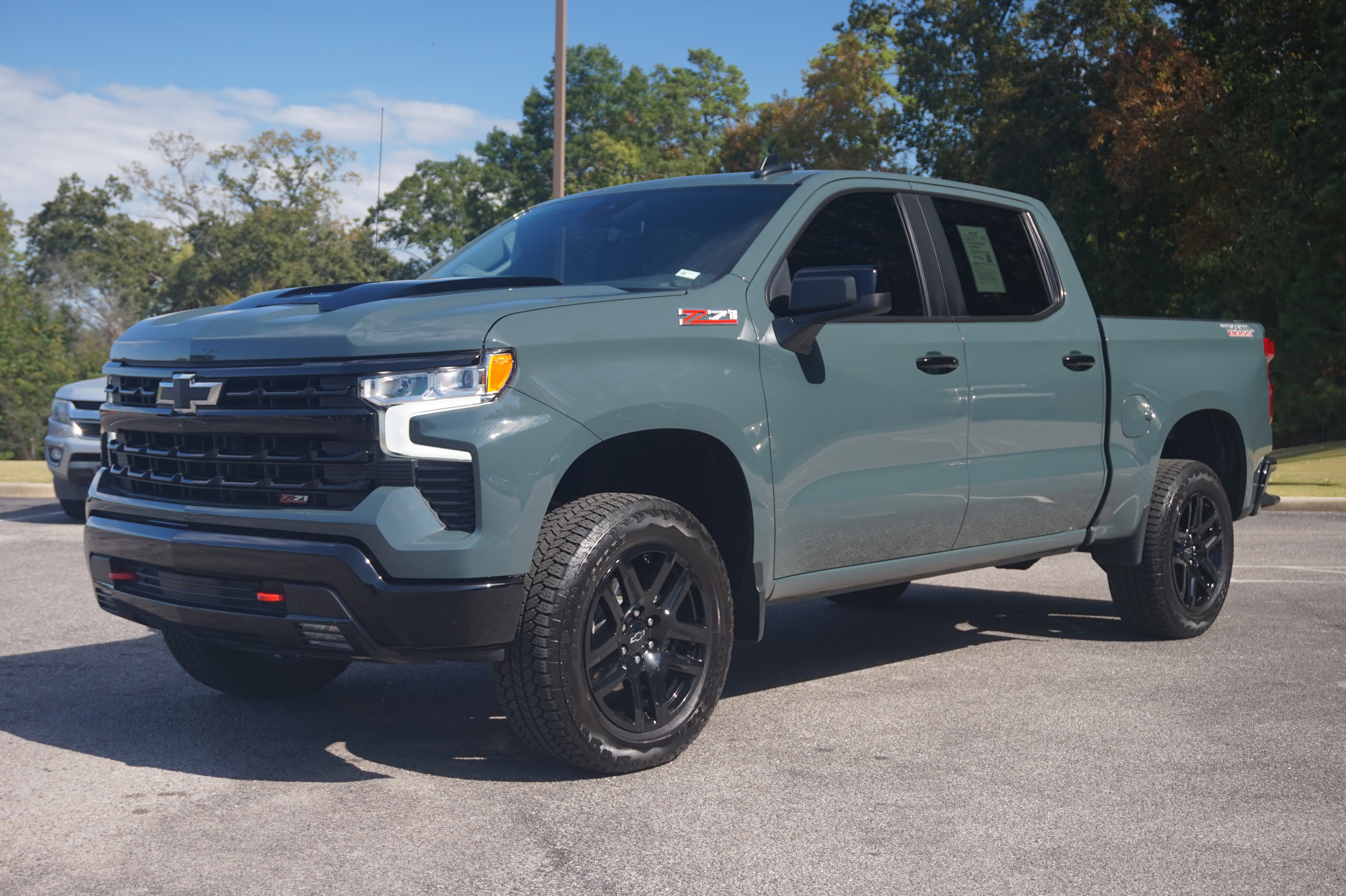 Used 2025 Chevrolet Silverado 1500 LT Trail Boss w/ Convenience Package II image 5