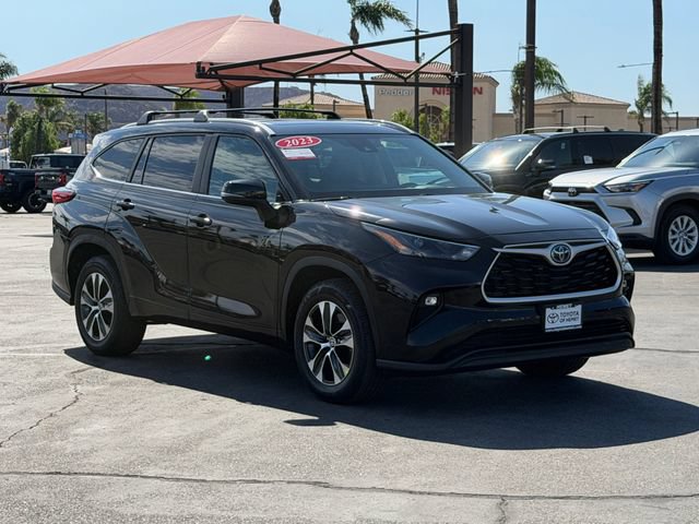 Used 2023 Toyota Highlander XLE FWD image 3