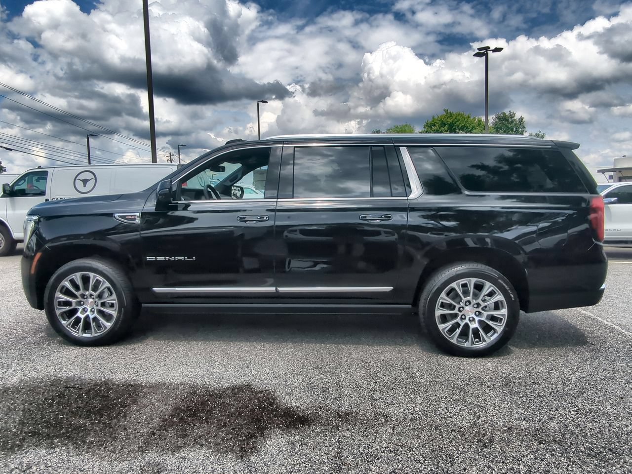 Used 2026 GMC Yukon XL Denali w/ Sun & Power Step Package AWD/4WD image 5
