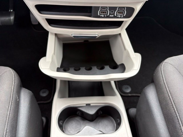 Used 2023 Chrysler Voyager LX FWD image 30