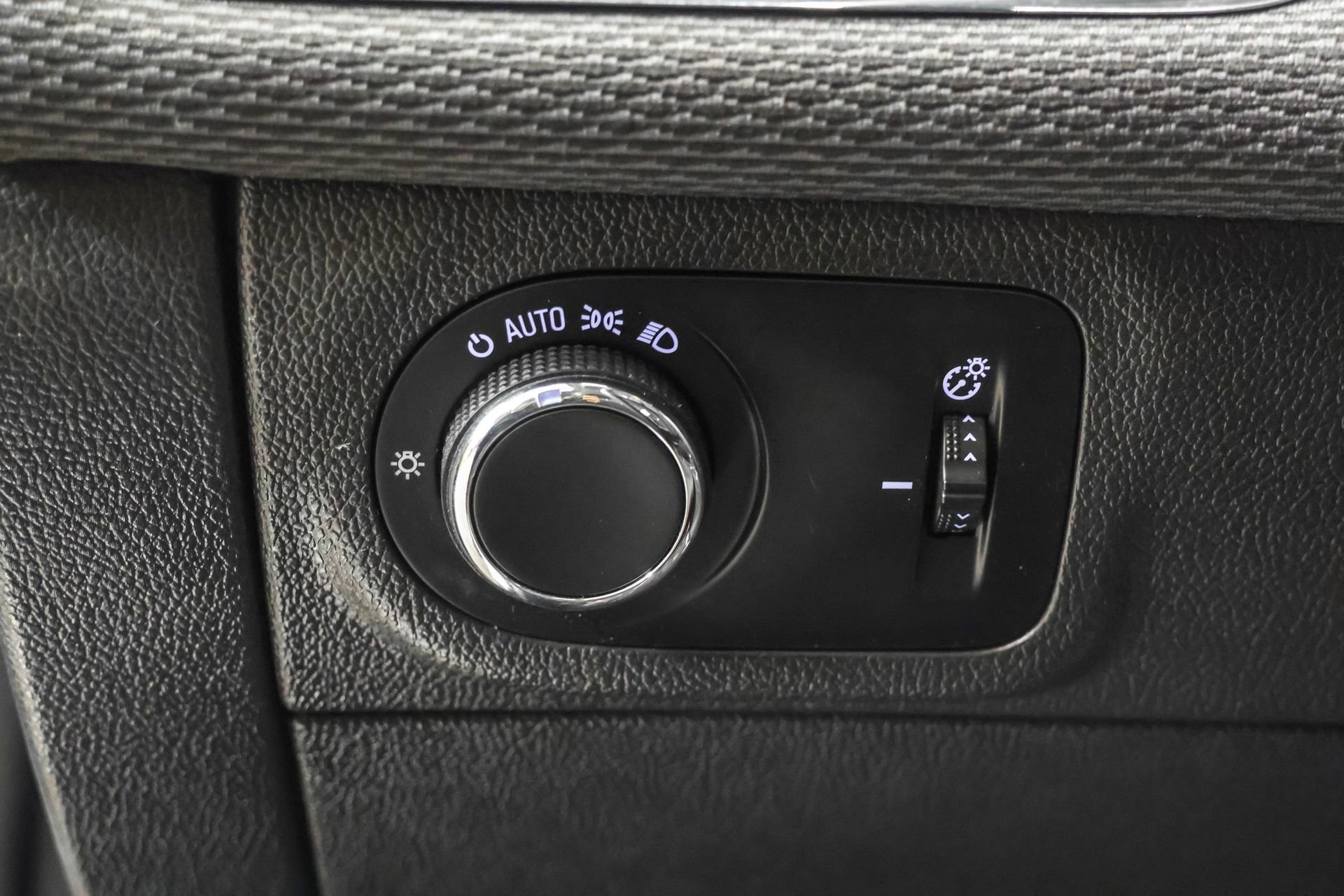 Used 2017 Chevrolet Cruze LT image 22