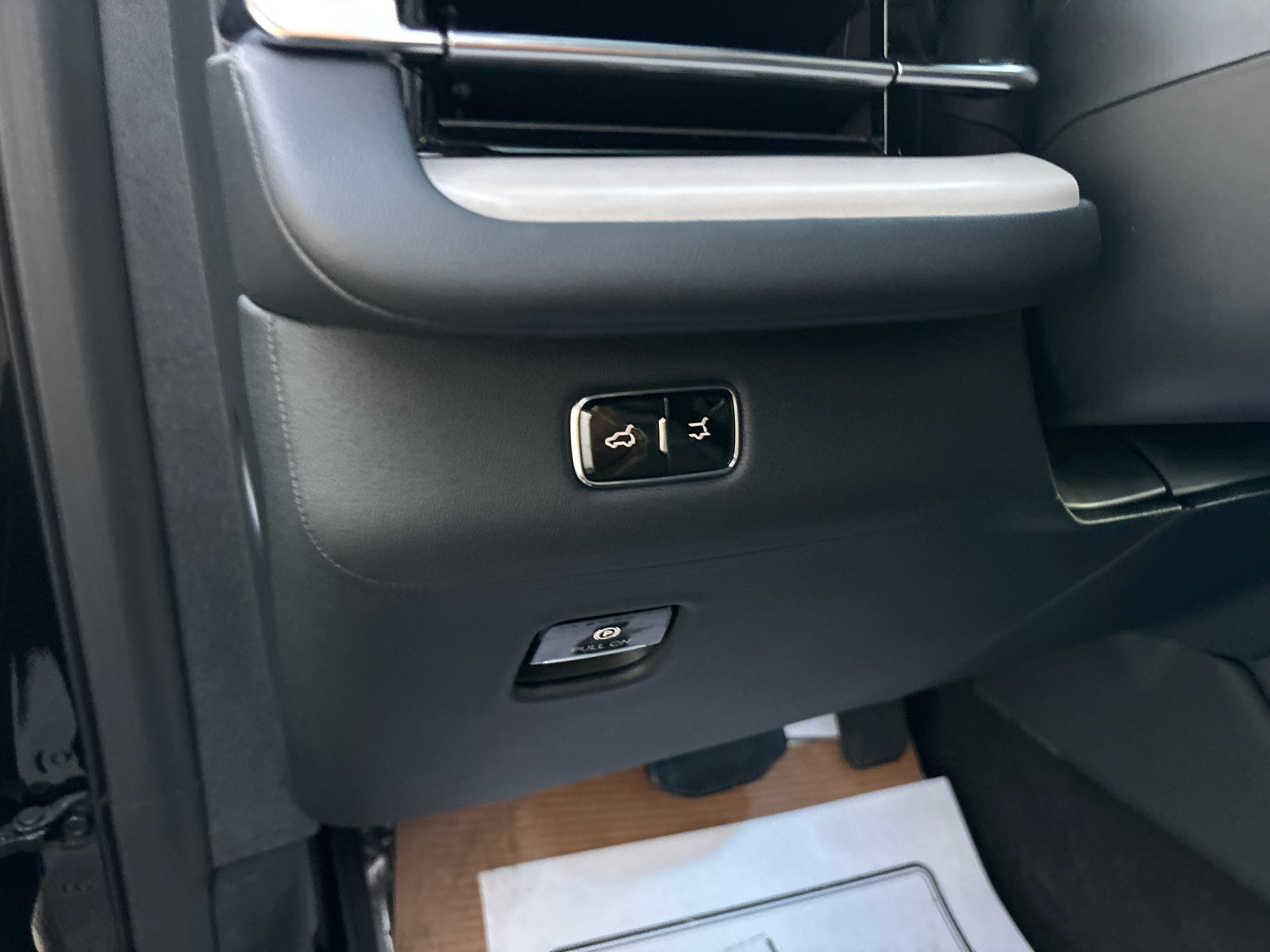 New 2027 Lincoln Navigator Reserve w/ Jet Appearance Package AWD/4WD image 13
