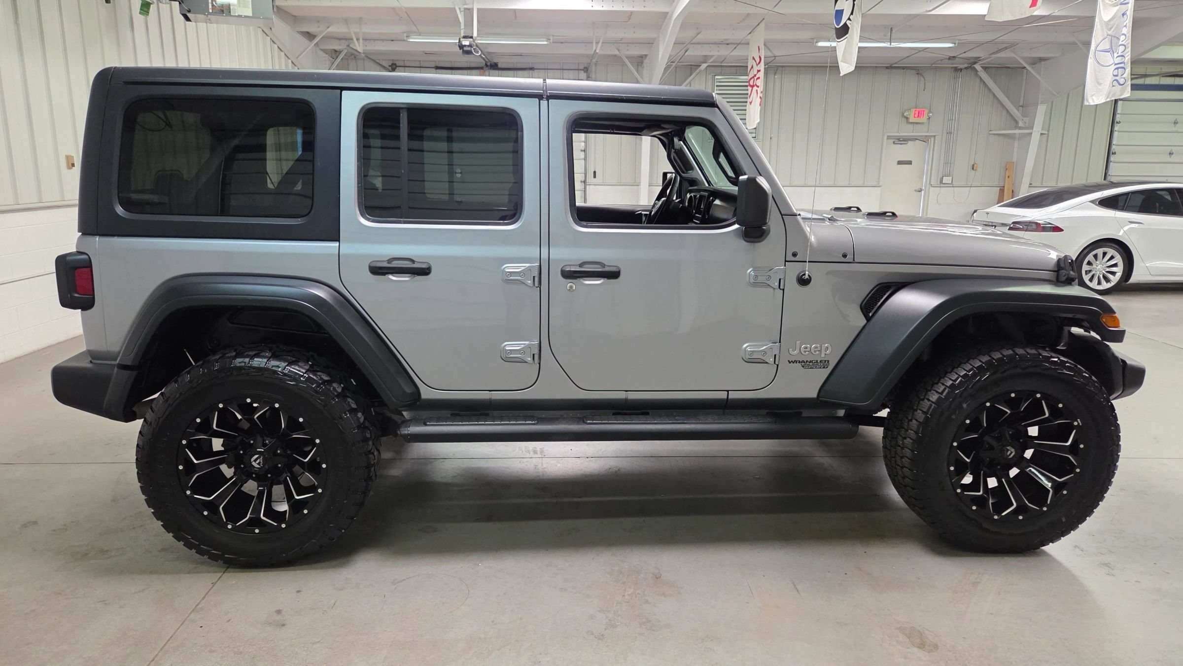 Used 2019 Jeep Wrangler Unlimited Sport S AWD/4WD image 9