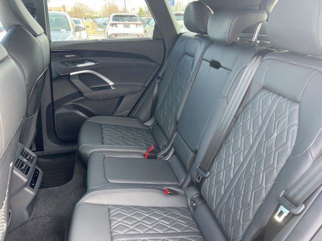 New 2025 Audi SQ5 Prestige image 8