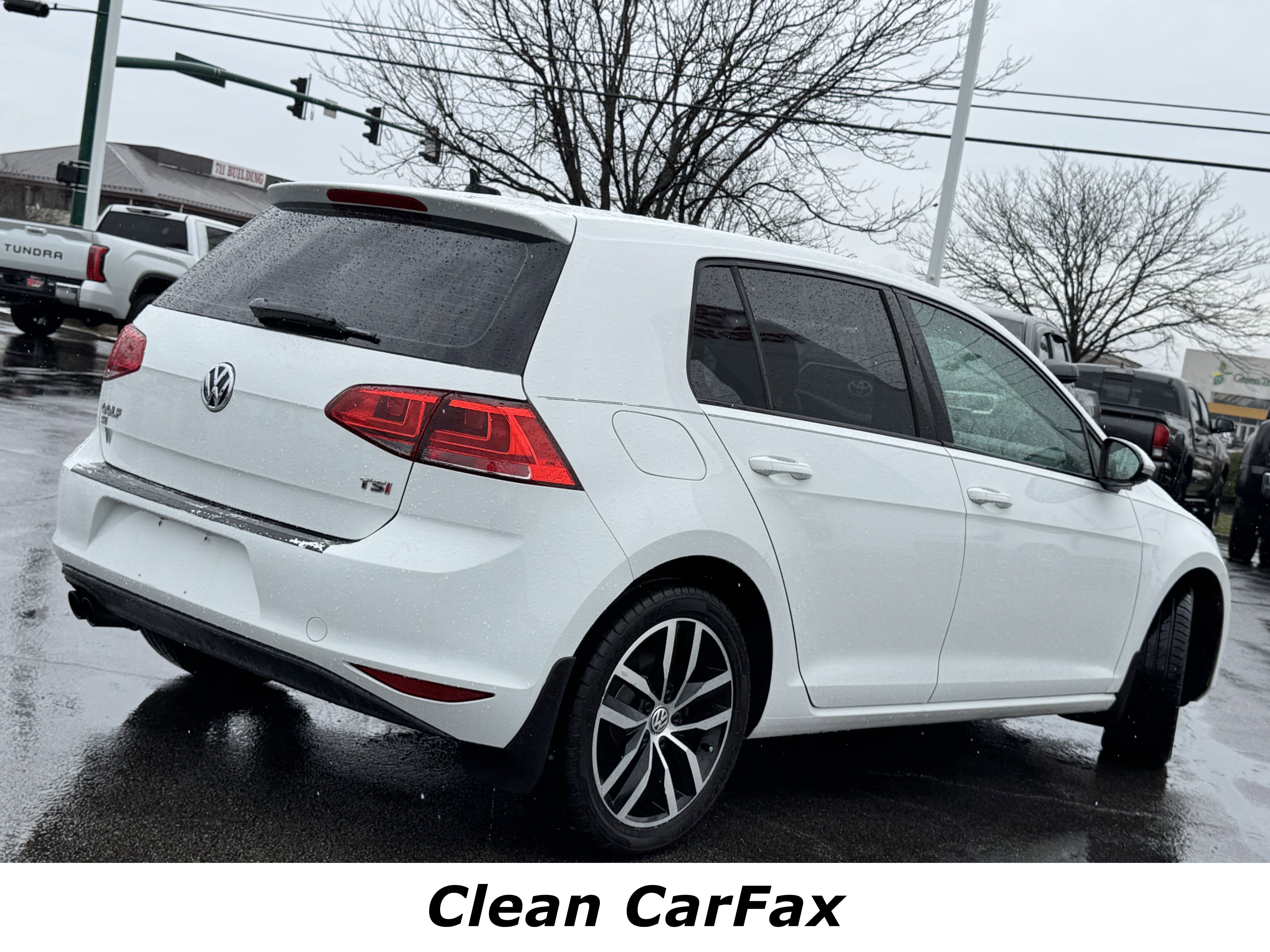 Used 2016 Volkswagen Golf SE image 3