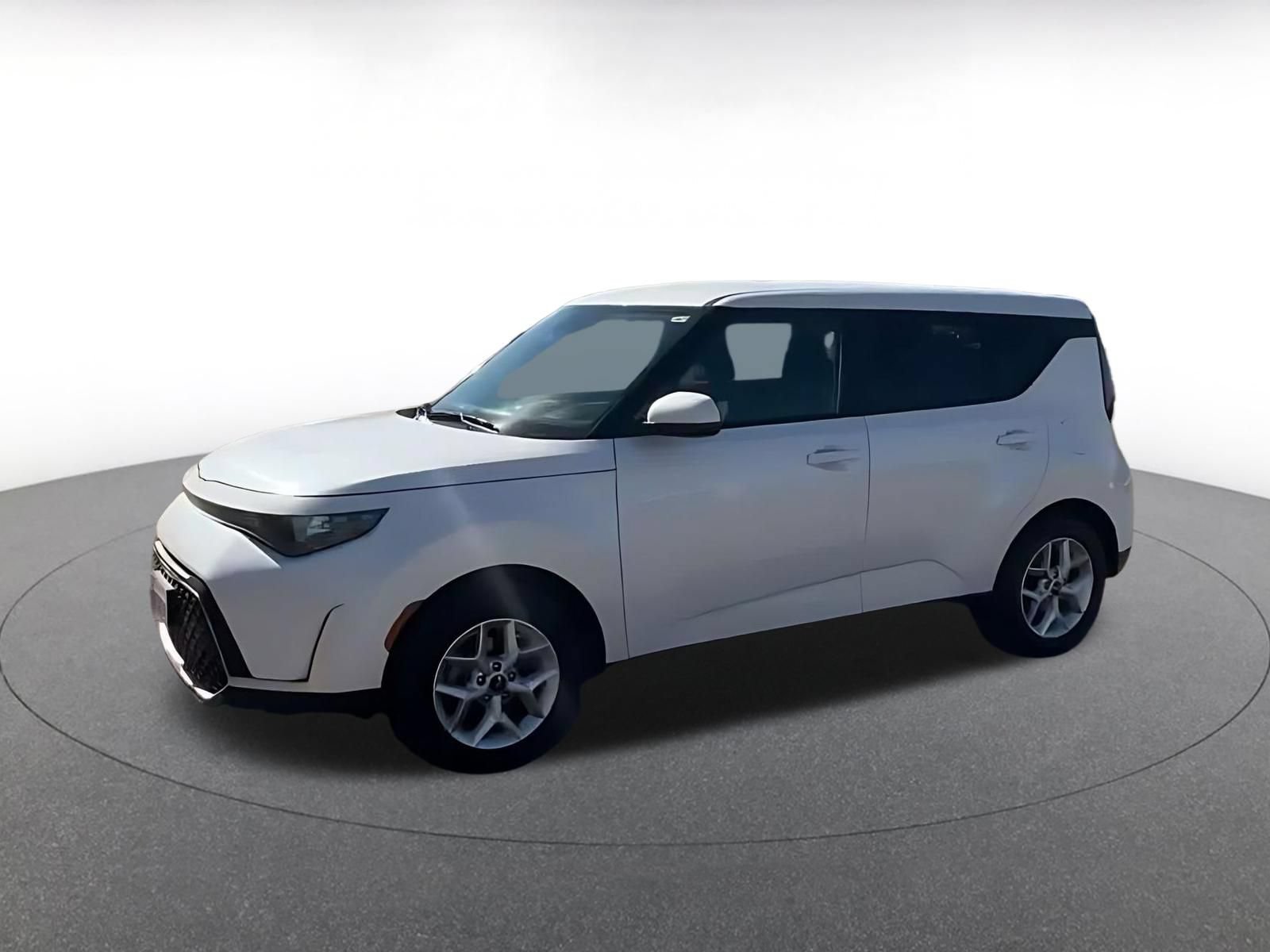 Used 2025 Kia Soul LX w/ LX Technology Package FWD image 7