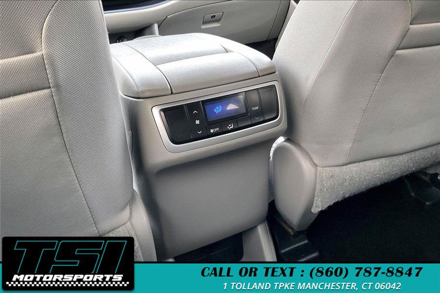 Used 2016 Toyota Highlander LE AWD/4WD image 32