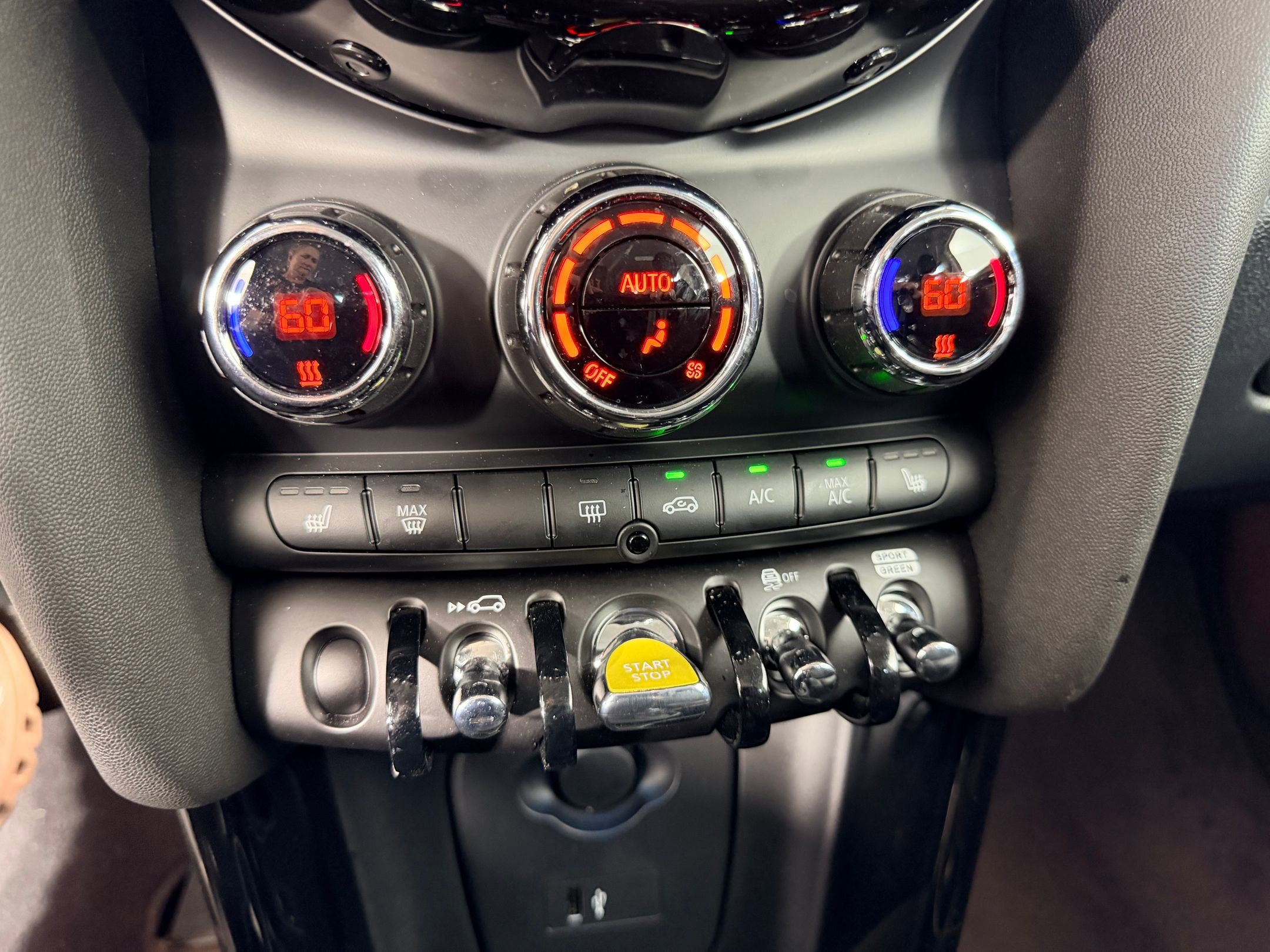 Certified 2024 MINI Cooper SE image 16