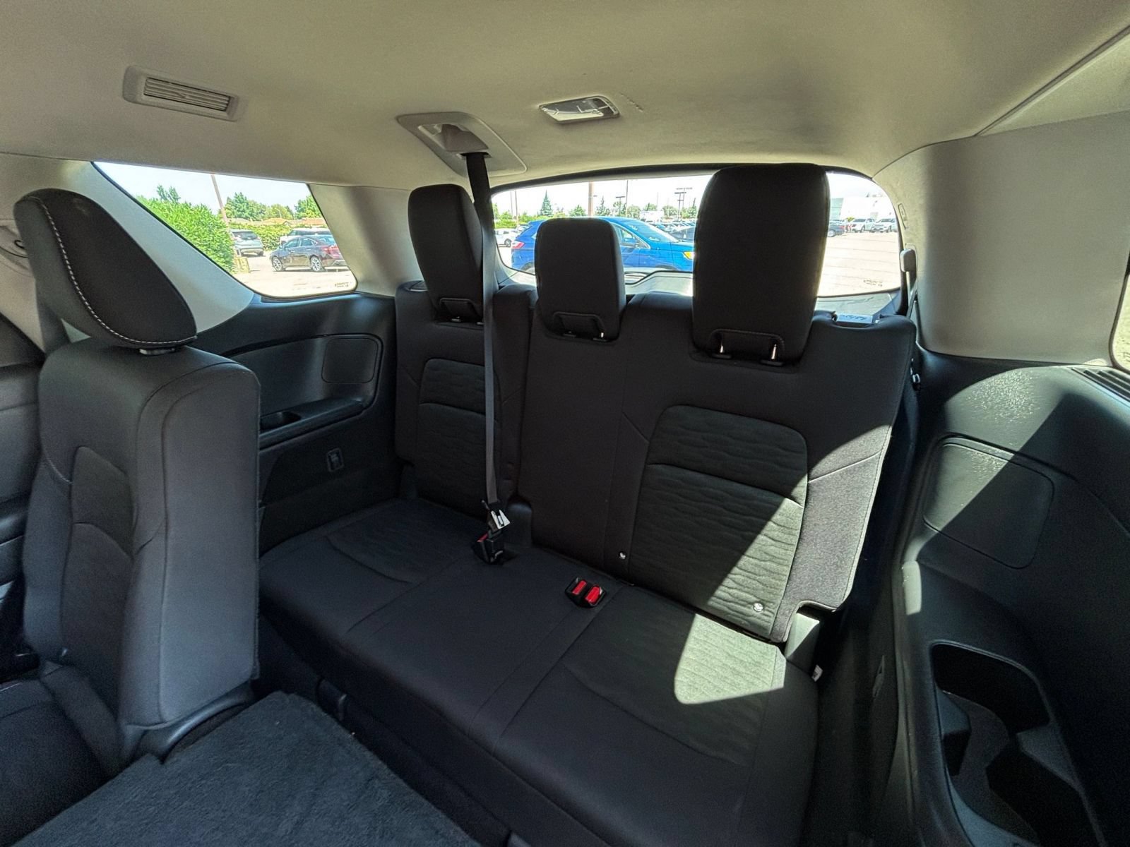 Used 2025 Nissan Pathfinder SV FWD image 31