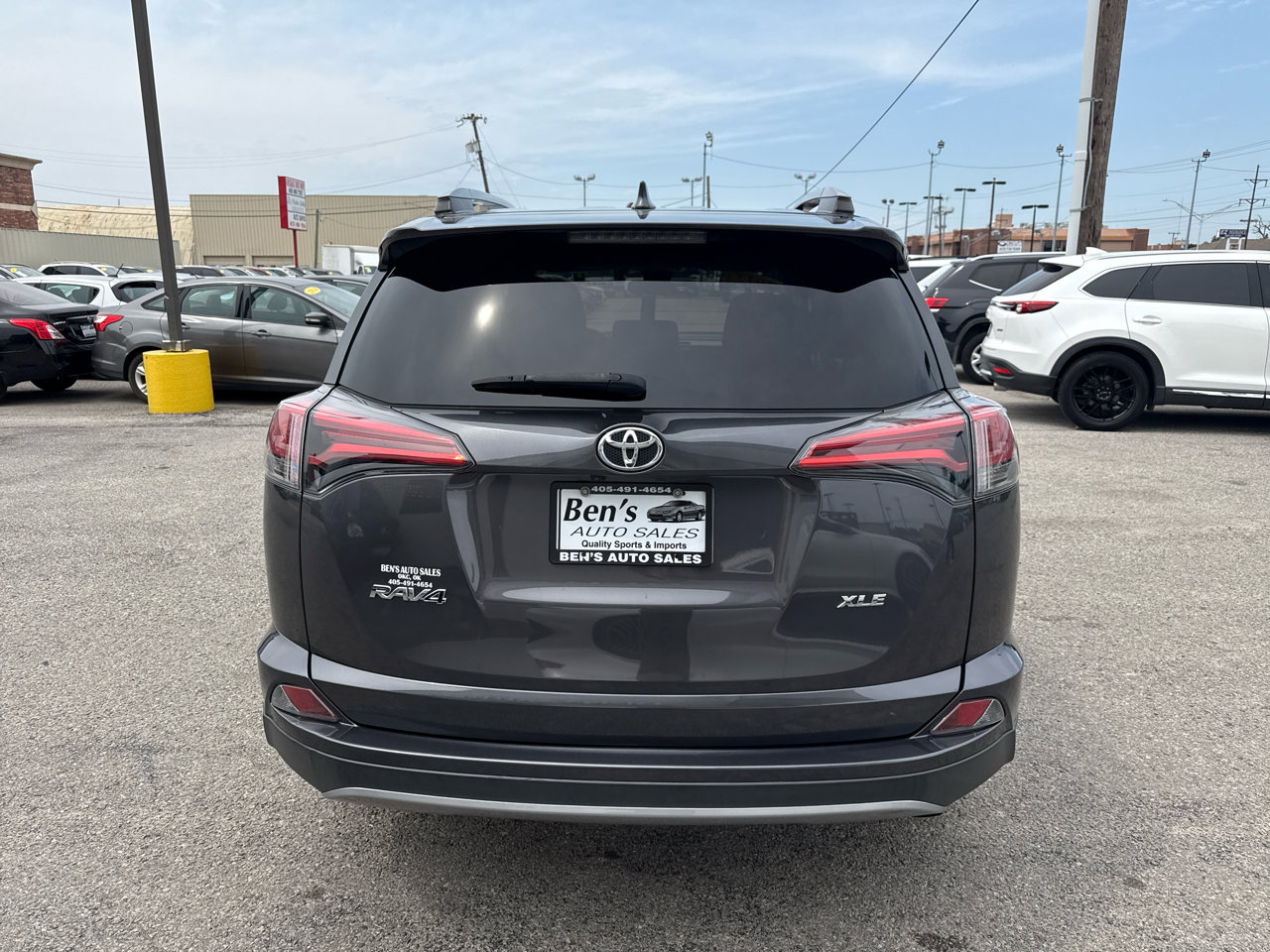 Used 2017 Toyota RAV4 XLE image 7