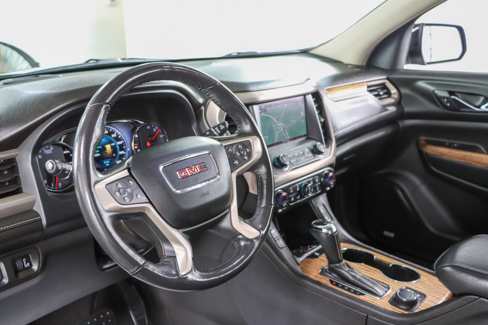 Used 2019 GMC Acadia Denali w/ Technology Package AWD/4WD image 24