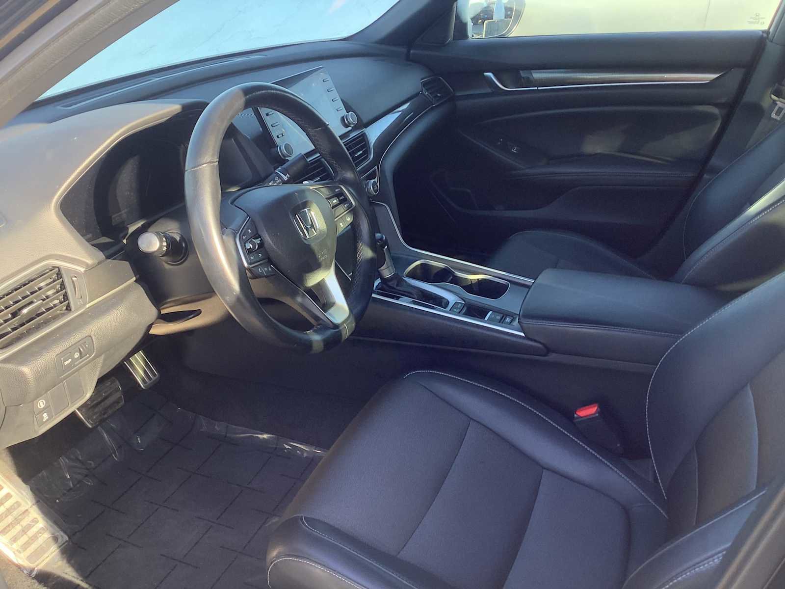 Used 2018 Honda Accord Sport image 3