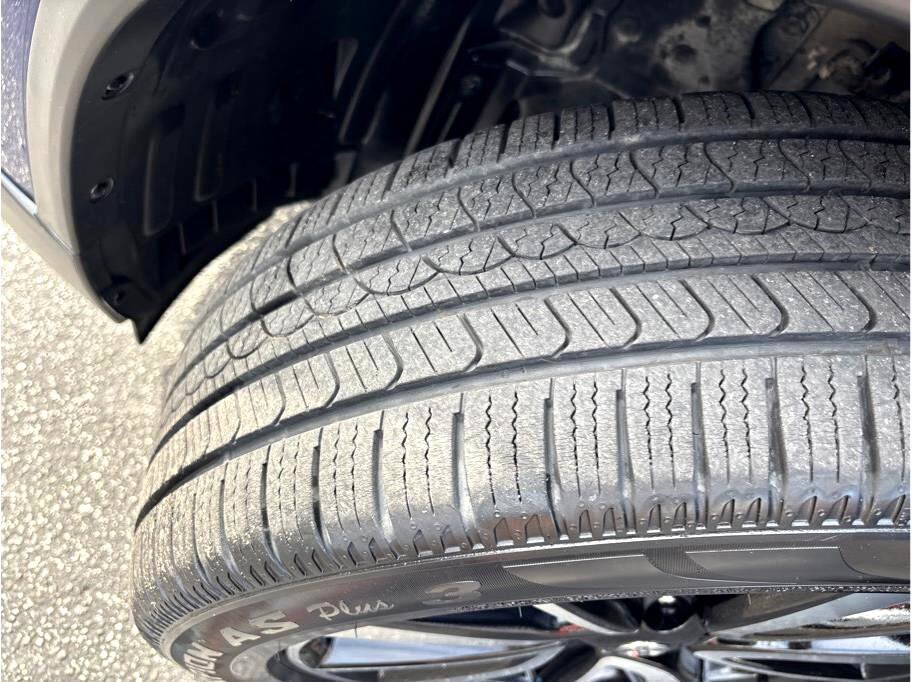 Used 2018 Nissan Rogue SL w/ Premium Package image 24