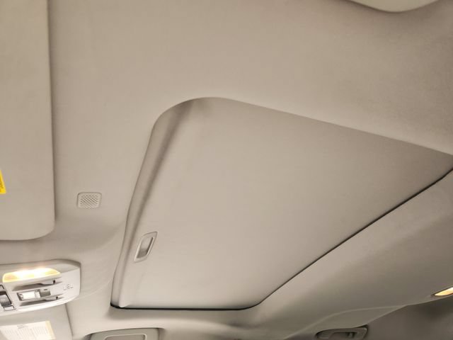 Used 2021 Toyota Highlander XLE FWD image 26
