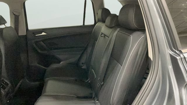 Used 2024 Volkswagen Tiguan SE w/ Panoramic Sunroof Package AWD/4WD image 17