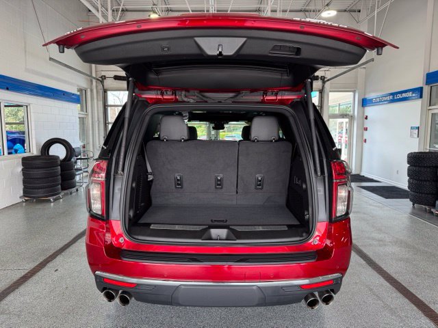 Used 2023 Chevrolet Tahoe Premier AWD/4WD image 12