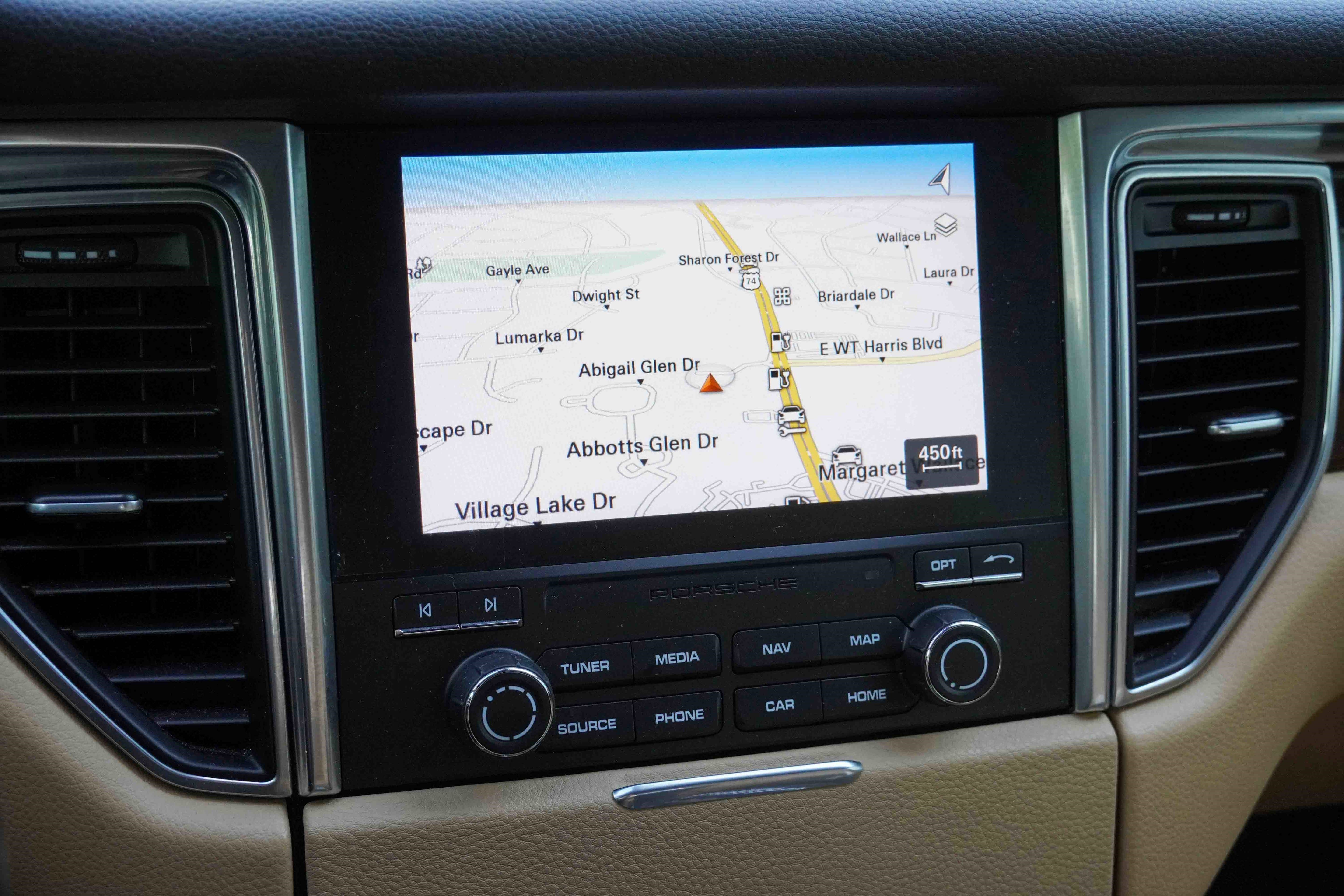 Used 2018 Porsche Macan Sport Edition image 26