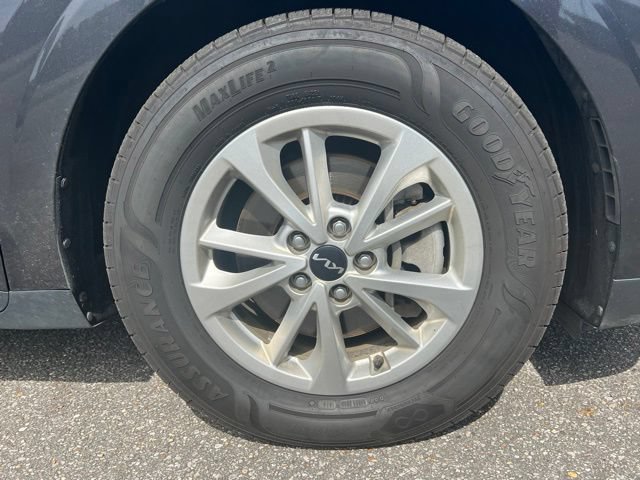Used 2023 Kia Carnival LX FWD image 5
