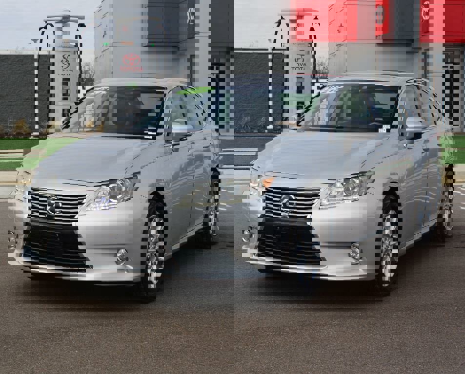 Used 2013 Lexus ES 300h image 16