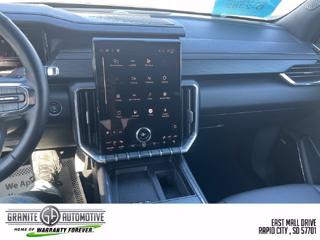 Used 2026 GMC Acadia Elevation w/ Elevation Premium Package AWD/4WD image 13