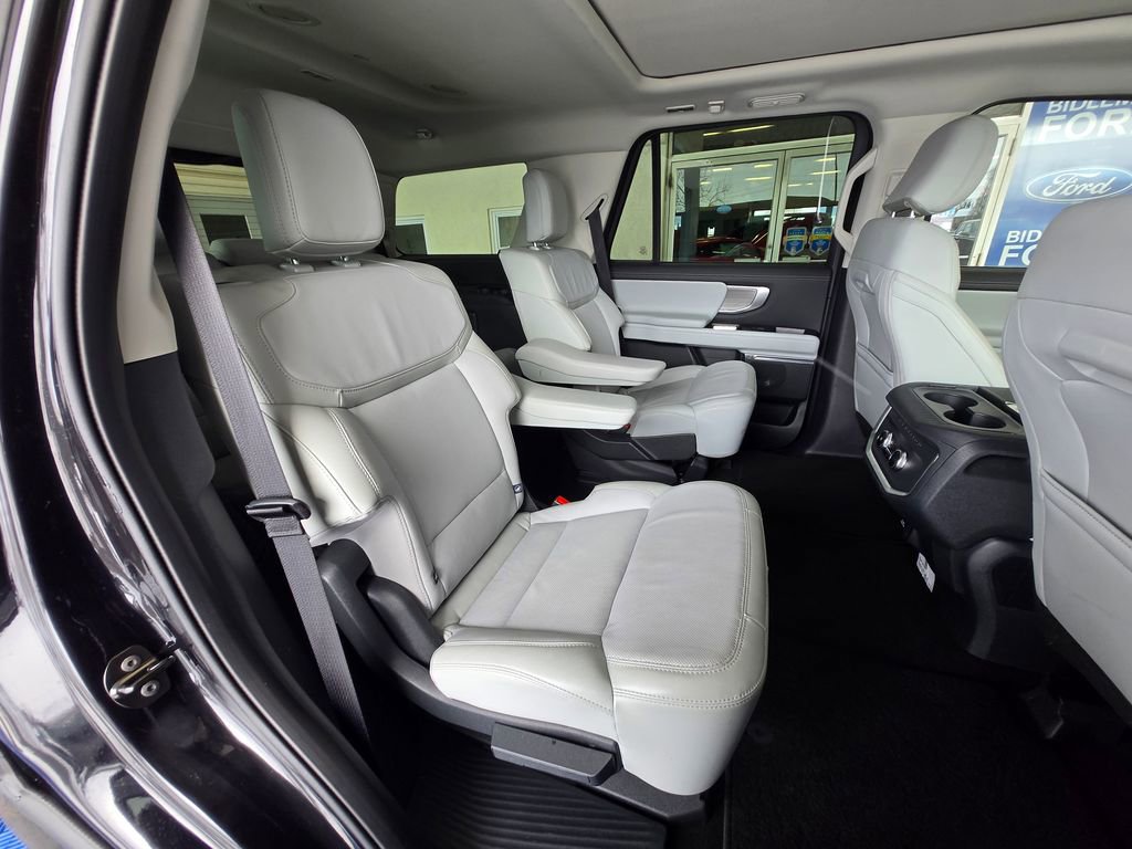 Used 2025 Ford Expedition Platinum image 24