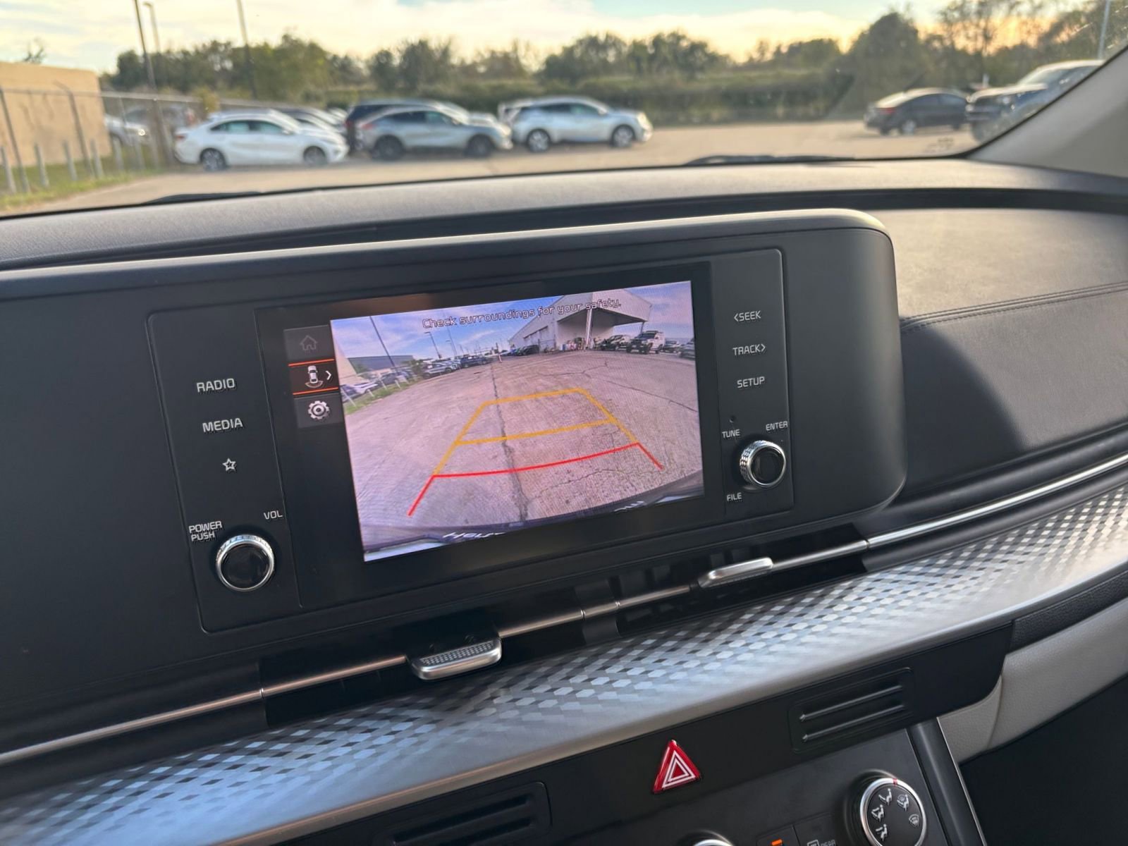 Used 2024 Kia Carnival LX image 18