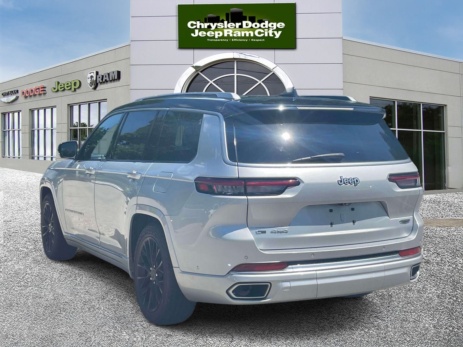 Used 2021 Jeep Grand Cherokee L Summit w/ Luxury Tech Group V AWD/4WD image 8