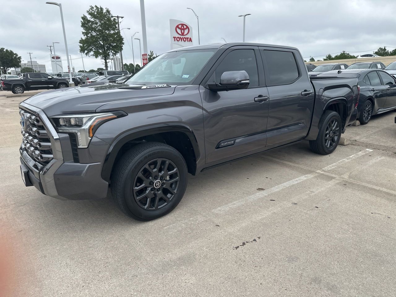 Used 2024 Toyota Tundra Platinum AWD/4WD image 1