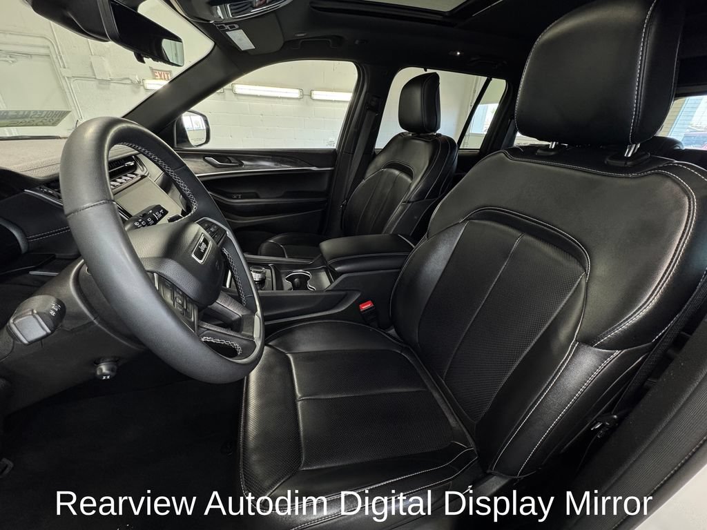 Used 2024 Jeep Grand Cherokee Limited w/ Luxury Tech Group II AWD/4WD image 13