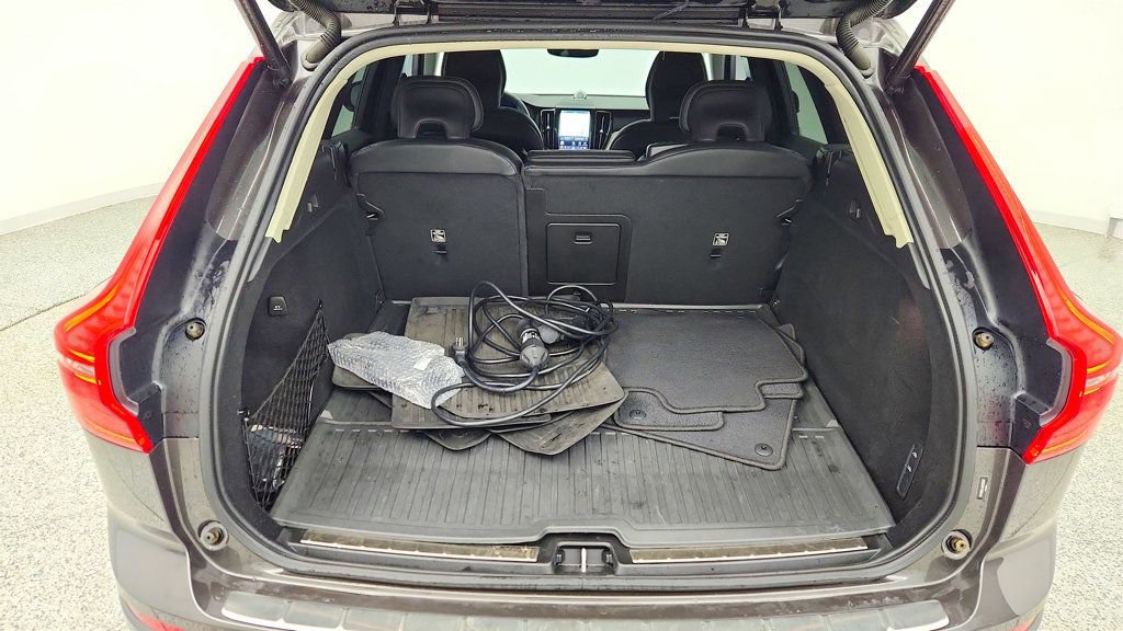 Used 2022 Volvo XC60 T8 Inscription w/ Advanced Package AWD/4WD image 23