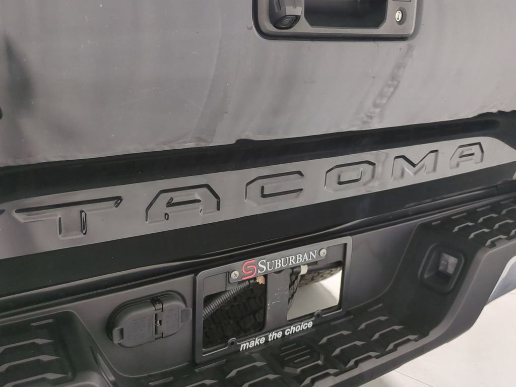 Used 2021 Toyota Tacoma TRD Off-Road image 15