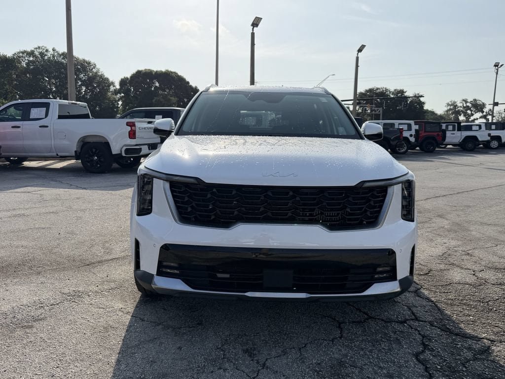 Certified 2025 Kia Sorento EX FWD image 3