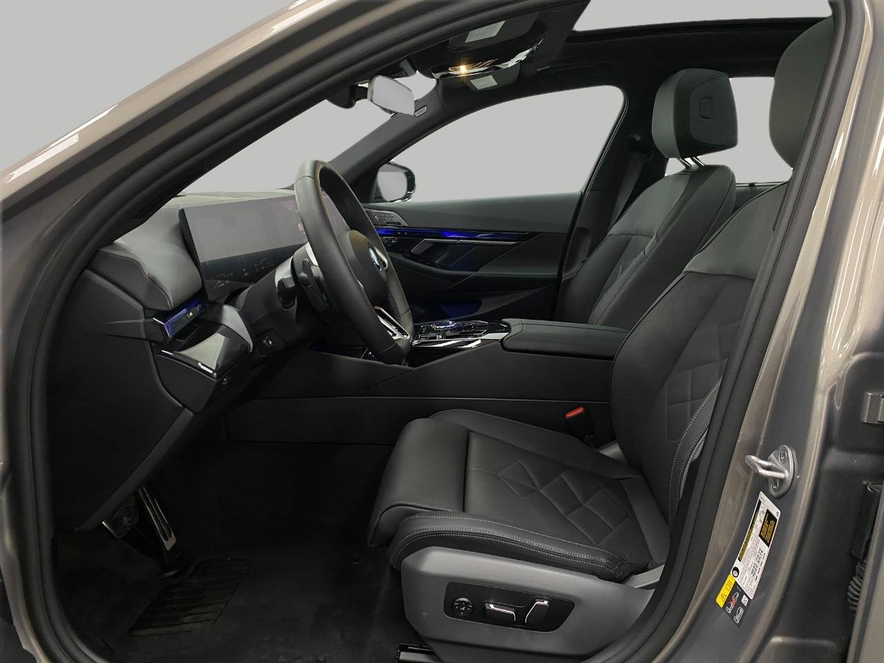 Certified 2026 BMW 550e xDrive image 29