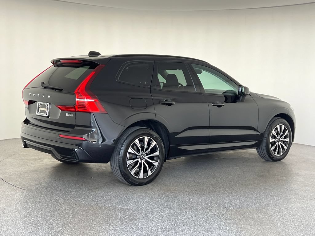 Used 2024 Volvo XC60 B5 Plus AWD/4WD image 3