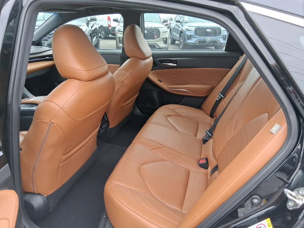 Used 2019 Toyota Avalon Limited image 9