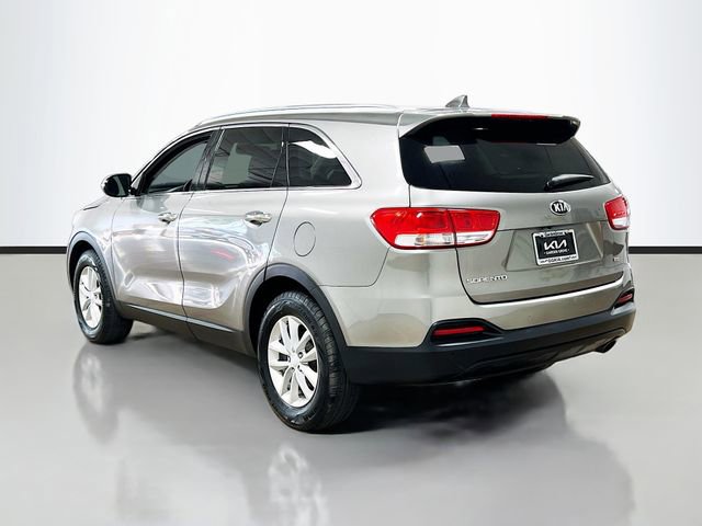 Used 2017 Kia Sorento LX w/ LX Convenience Package image 5