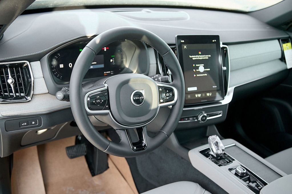 New 2026 Volvo XC90 T8 Plus w/ Protection Package Premier AWD/4WD image 12
