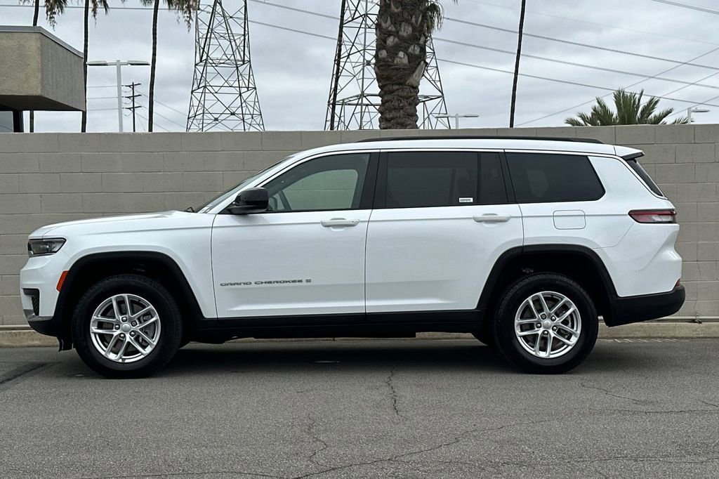 Used 2024 Jeep Grand Cherokee L Laredo RWD image 9