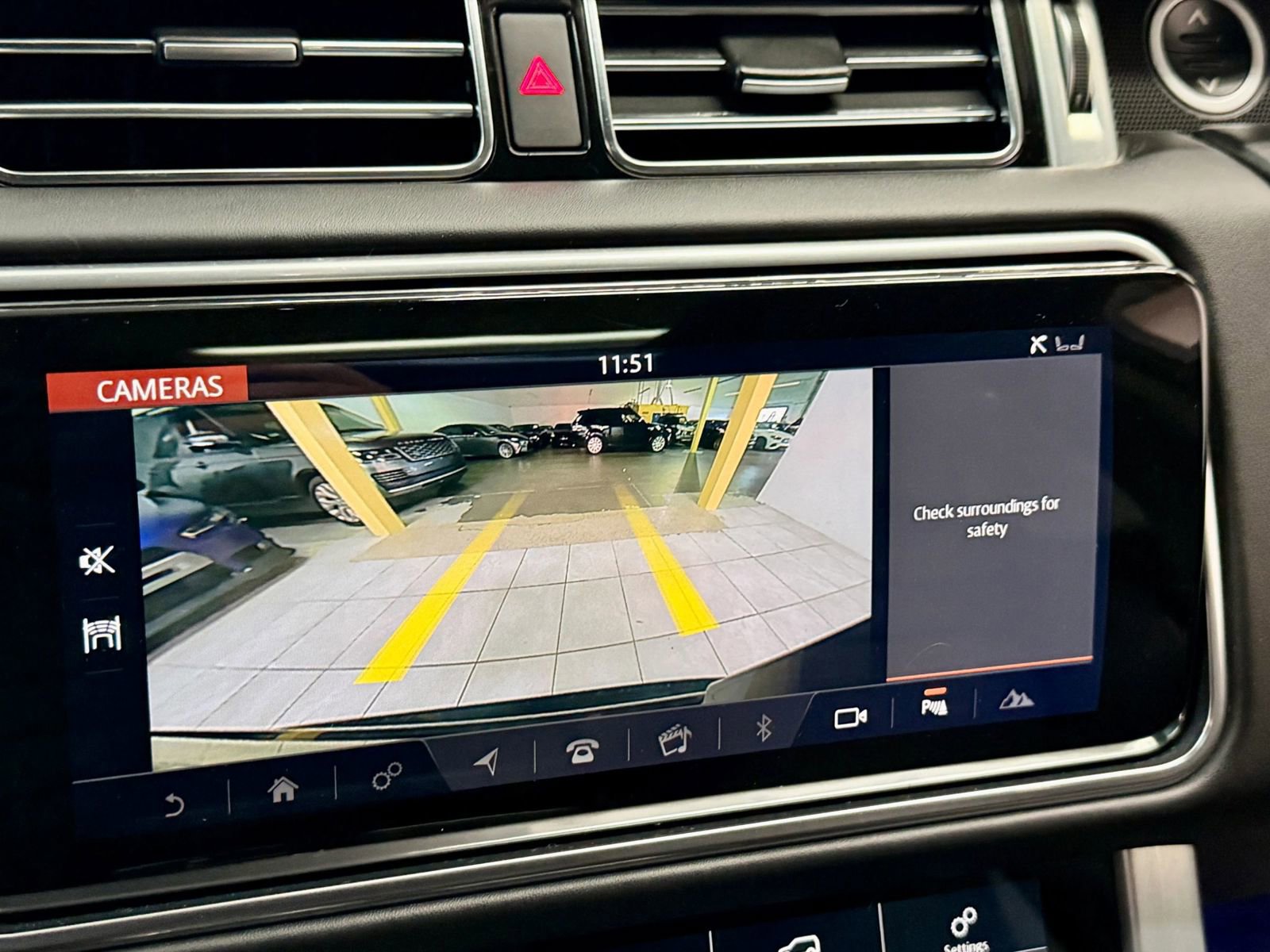 Used 2020 Land Rover Range Rover HSE image 30