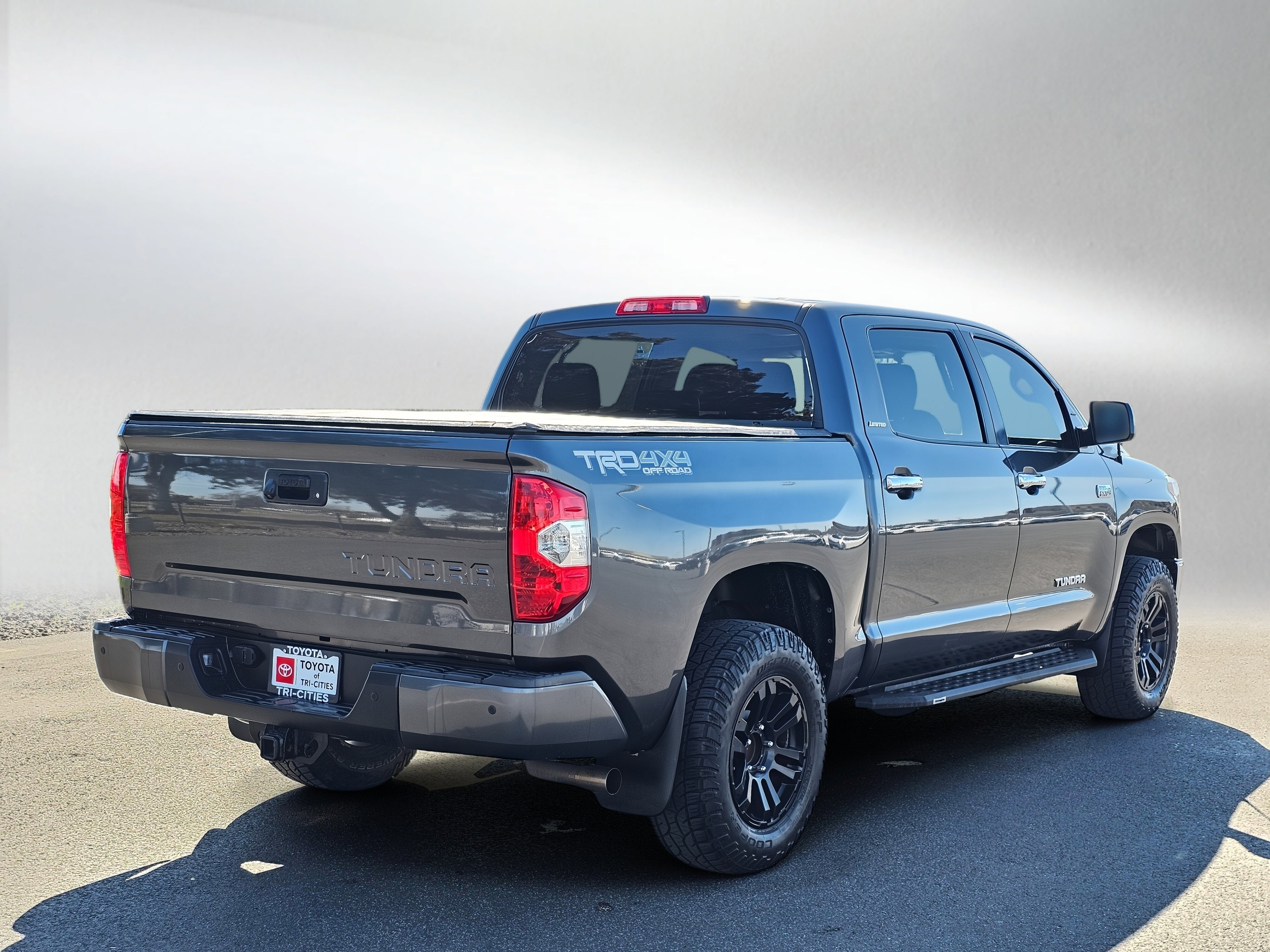 Used 2014 Toyota Tundra Limited w/ Limited Premium Package image 5