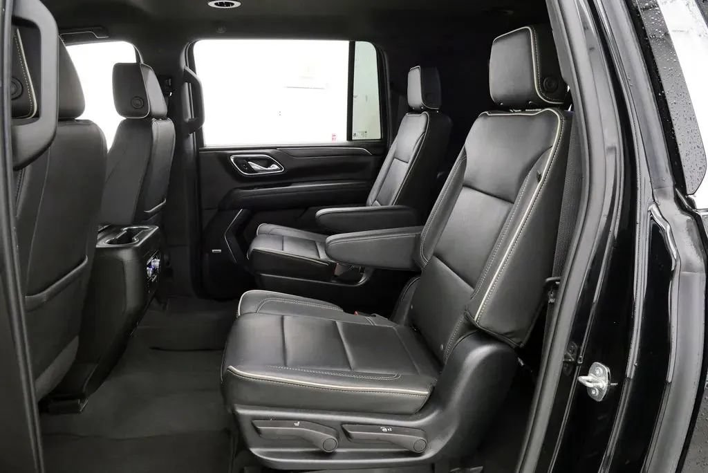 Used 2023 GMC Yukon XL SLT w/ SLT Luxury Package AWD/4WD image 16