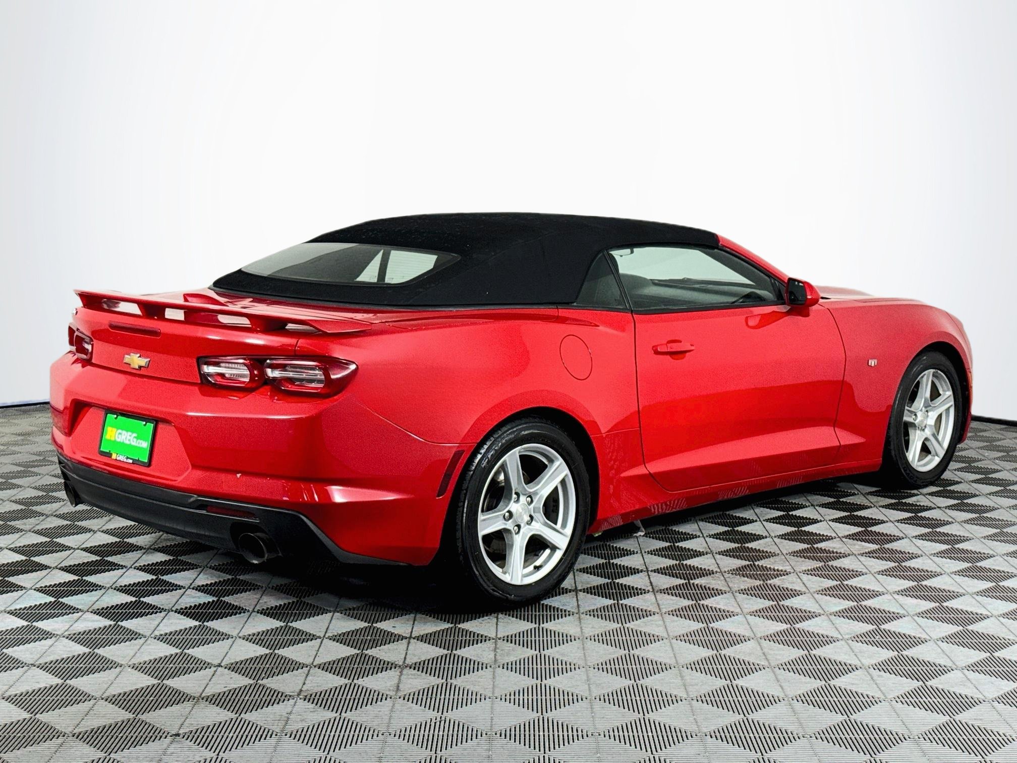 Used 2020 Chevrolet Camaro LT RWD image 8