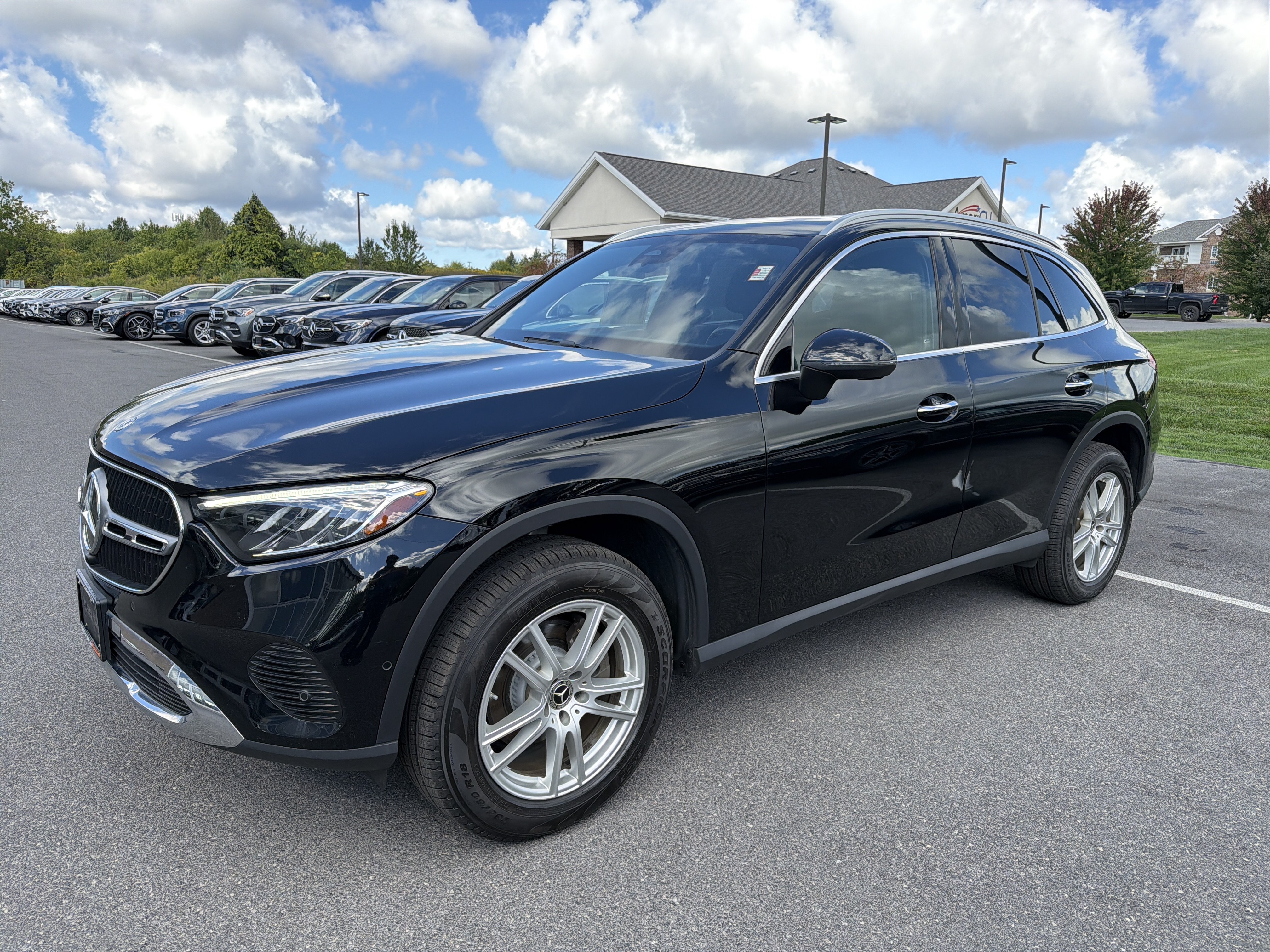 Used 2023 Mercedes-Benz GLC 300 4MATIC image 4