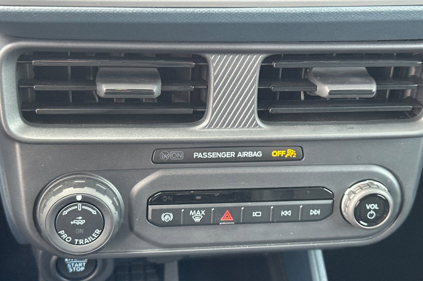 Certified 2025 Ford Maverick Lariat w/ Black Appearance Package image 21